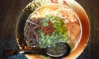【動画】＜QBC特選グルメ企画＞博多ではめずらしい魚介系のしょうゆラーメンのお味は？ 