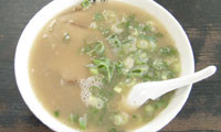 【動画】＜QBC特選グルメ企画＞油膜たっぷり！濃厚とんこつラーメンの秘密に迫る 