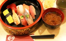 ちょうどE級グルメ（その6）ランチタイムは1日中！新天町商店街「鮨金」／1人前525円！