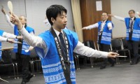 もうすぐ「博多どんたく」港まつり！福岡商工会議所どんたく隊、しゃもじ片手に予行演習 