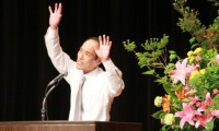 「日本をどげんかせんといかん！」東国原英夫さんの講演会に500人が聴講 